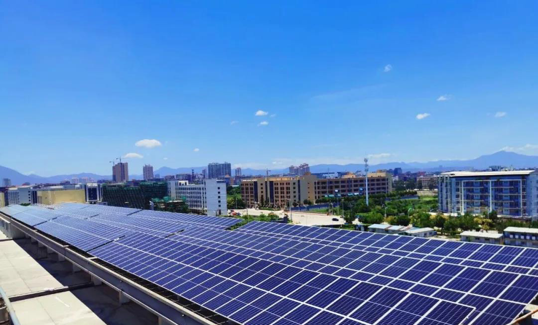 走綠色、生態(tài)、高效的發(fā)展通道——百合鞋業(yè)引進(jìn)光伏發(fā)…